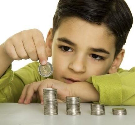 سواد مالی برای کودکان و نوجوانان فایده‌ای دارد؟