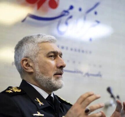 دریادار رستگاری: مشکل فناوری‌های گلوگاهی دولت را حل خواهیم کرد