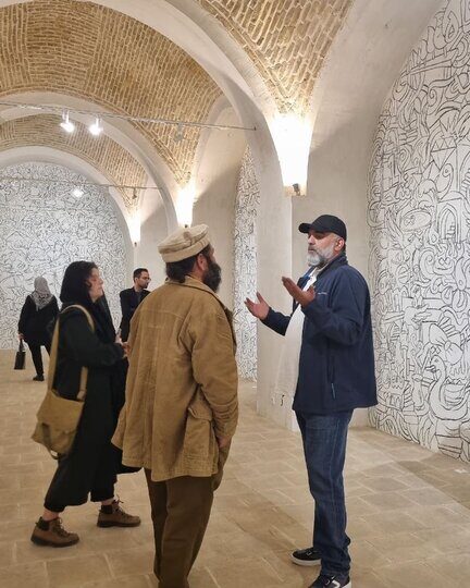 دیوارهای هشت‌ چشمه رنگ شاهنامه گرفت