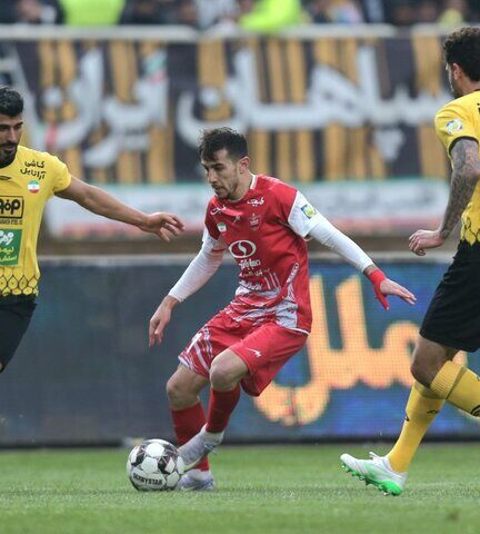 پرسپولیس مقابل سپاهان امتیاز بگیرد امیدهایش برای قهرمانی زنده می‌ماند