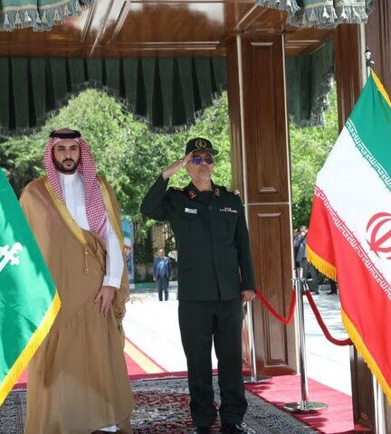 وزیر دفاع عربستان سعودی با سرلشکر باقری دیدار کرد