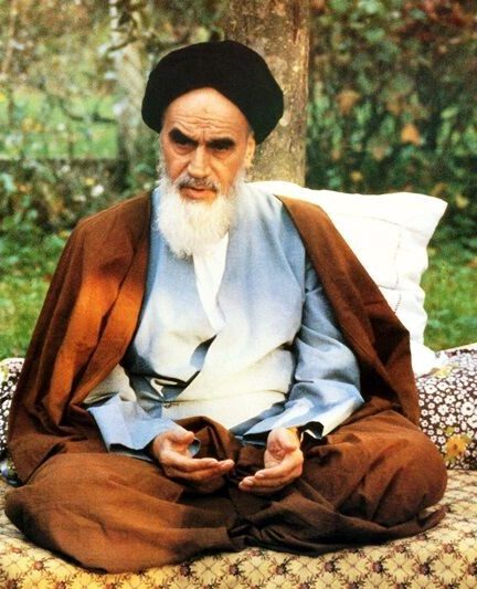 دفاع امام خمینی از مولوی؛ گلایه متشرعین از شعر امام و اتهام به بی‌دینی