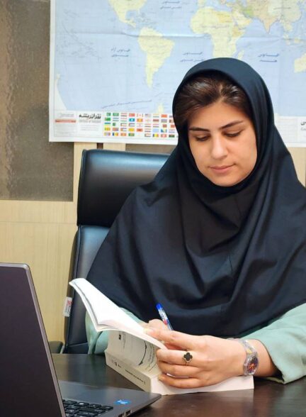 بهاره دادیار نویسنده کتاب «نگارینه هنر» در گفتگو با «شهر تی وی»هنر نقاشی و خوشنویسی دوره‌ زندیه در سایه صفویه و قاجار گمشده است